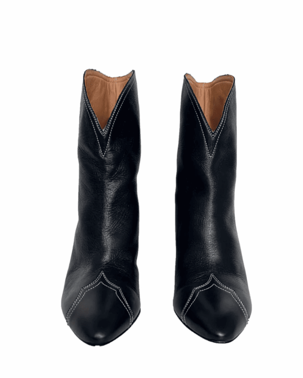 Botines Dytho Isabel Marant de cuero con puntera estrecha y tacón cónico.