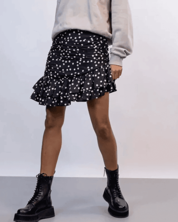 Falda Suzette Rough Studios negra con pliegues asimétricos